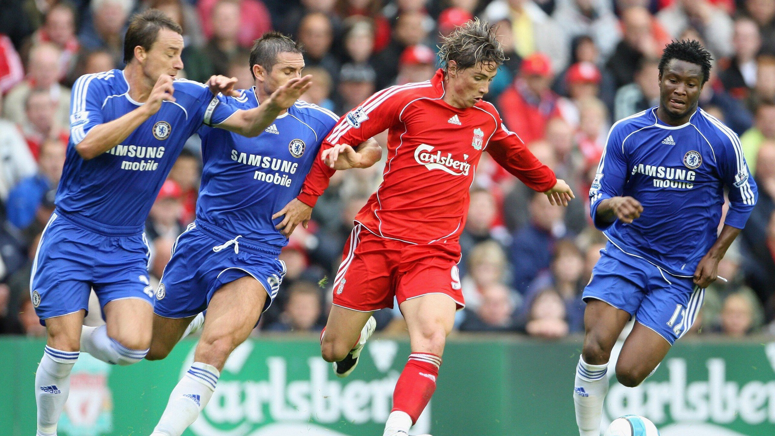 九游网页版官网-经典比赛瞬间，球员飒爽英姿，奏响胜利乐章，球场飒爽英姿